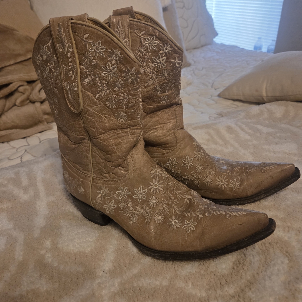 Floral Embroidered Heeled Boots